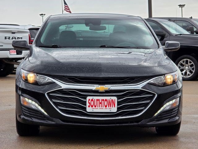 Used 2025 Chevrolet Malibu LT FWD image 2