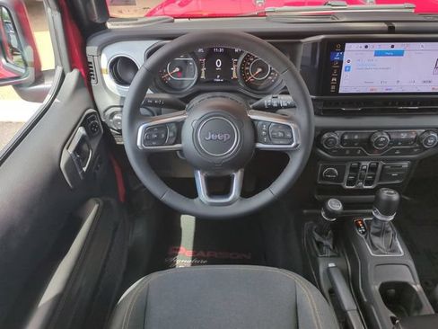 Used 2026 Jeep Wrangler Unlimited Sahara AWD/4WD image 16
