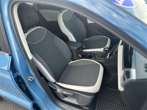 Used 2025 Volkswagen Taos SE image 27