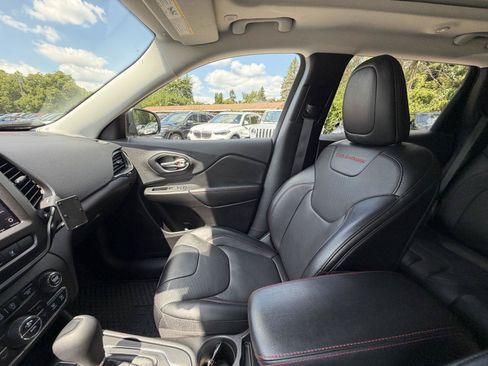 Used 2022 Jeep Cherokee Trailhawk w/ Sun, Sound & Nav Group AWD/4WD image 19