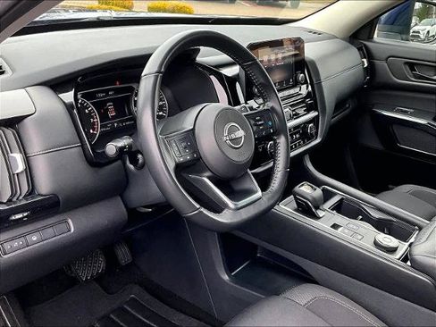 Certified 2024 Nissan Pathfinder SV image 8