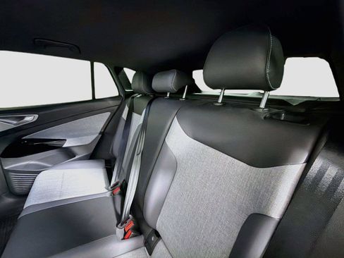 Certified 2025 Volkswagen ID.4 Pro AWD/4WD image 23