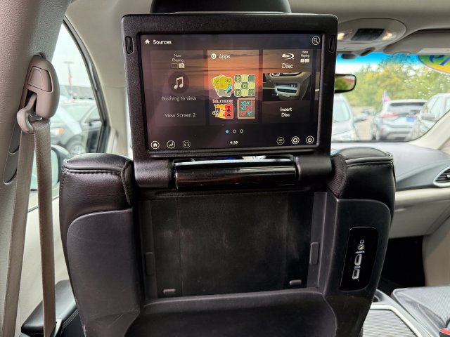 Used 2019 Chrysler Pacifica Limited FWD image 11