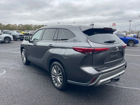 Used 2023 Toyota Highlander Platinum image 14