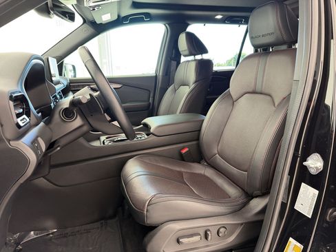 Used 2025 Honda Pilot Black Edition image 5