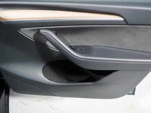Used 2024 Tesla Model Y 2WD image 59