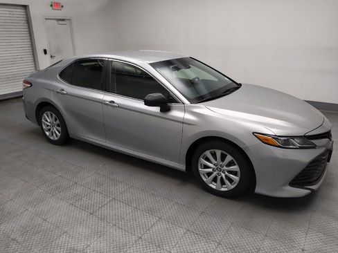 Used 2018 Toyota Camry LE image 11
