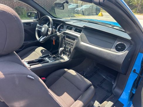 Used 2013 Ford Mustang Convertible image 22