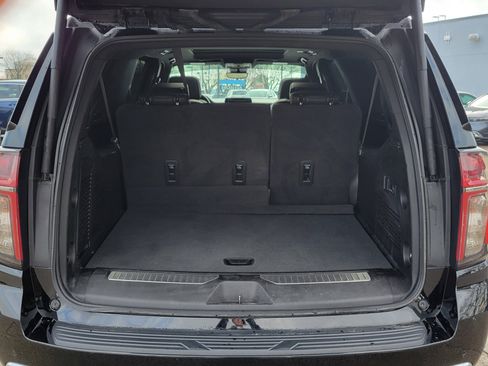 Used 2023 Chevrolet Suburban High Country image 8