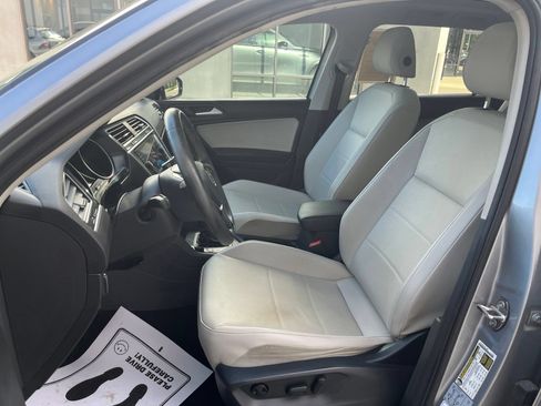 Used 2021 Volkswagen Tiguan SE w/ Panoramic Sunroof Package FWD image 26