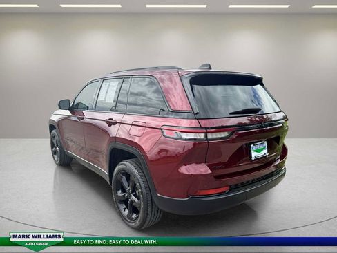 Used 2023 Jeep Grand Cherokee Altitude AWD/4WD image 4