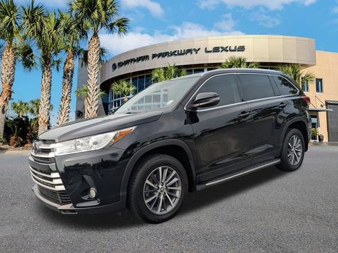 Used 2019 Toyota Highlander XLE AWD/4WD image 10