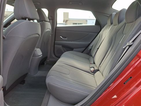 Used 2023 Hyundai Elantra SEL w/ Convenience Package image 10