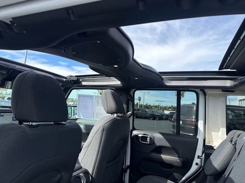 Certified 2025 Jeep Wrangler Unlimited Sahara w/ Safety Group image 18