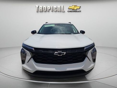 New 2026 Chevrolet Trax LT w/ Midnight Edition FWD image 8