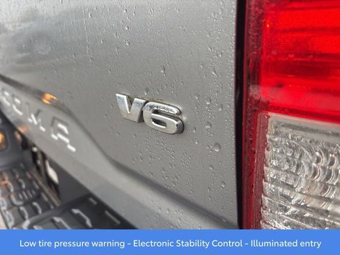 Used 2017 Toyota Tacoma SR image 3