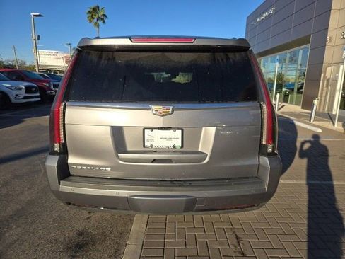 Used 2020 Cadillac Escalade ESV Premium Luxury image 4