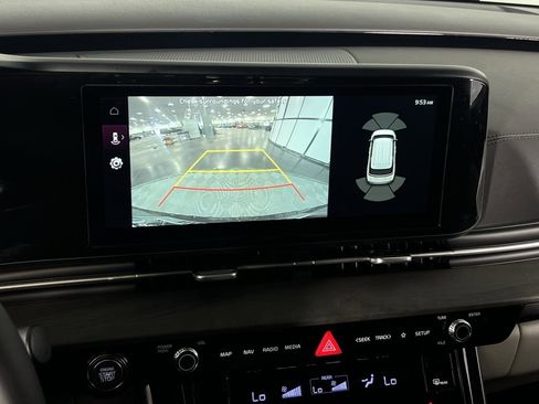 Used 2024 Kia Carnival EX image 19