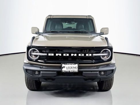 Used 2025 Ford Bronco Outer Banks AWD/4WD image 2