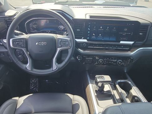 Used 2024 Chevrolet Silverado 1500 LT Trail Boss w/ Convenience Package II AWD/4WD image 11
