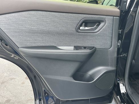 Used 2023 Nissan Rogue SV FWD image 10