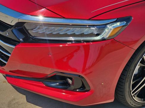 Used 2021 Honda Accord Touring image 9