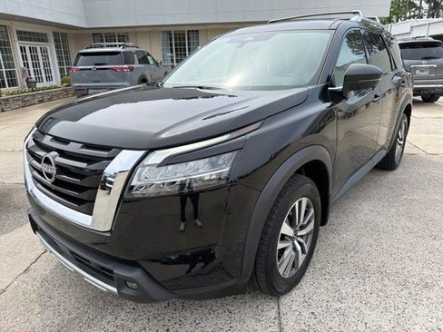 Used 2023 Nissan Pathfinder SL FWD image 2