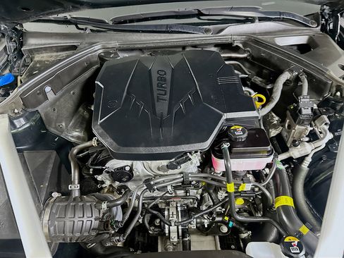 Used 2025 Genesis G70 2.5T image 33