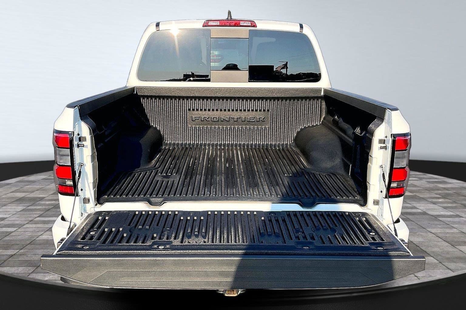 Certified 2025 Nissan Frontier SV RWD image 18