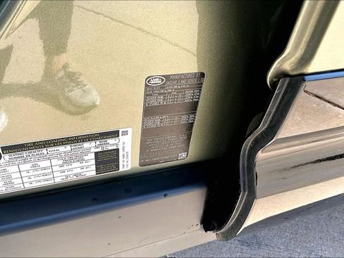 Used 2024 Land Rover Defender 130 X-Dynamic SE image 35