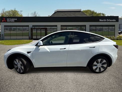 Used 2024 Tesla Model Y Long Range RWD image 2