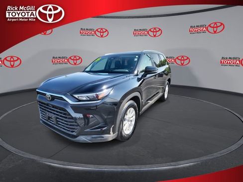 Used 2025 Toyota Grand Highlander AWD image 4