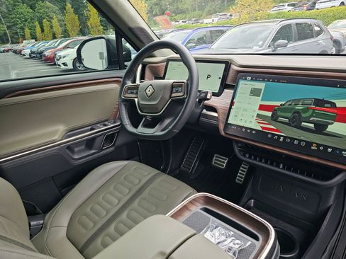 Used 2023 Rivian R1S Adventure AWD/4WD image 11