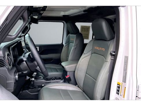 Used 2025 Jeep Gladiator Mojave w/ Safety Group AWD/4WD image 23