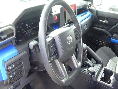 Used 2025 Toyota Tacoma TRD Off-Road image 18