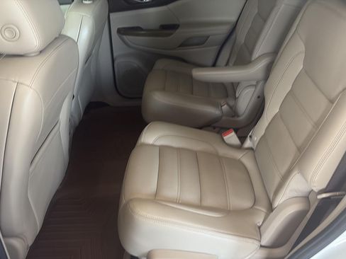 Used 2018 GMC Acadia Denali w/ Technology Package AWD/4WD image 8