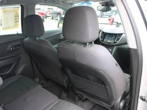 Used 2017 Chevrolet Trax LS FWD image 28
