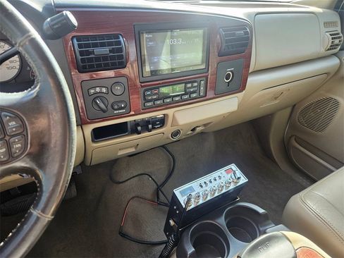 Used 2006 Ford F250 Lariat image 19