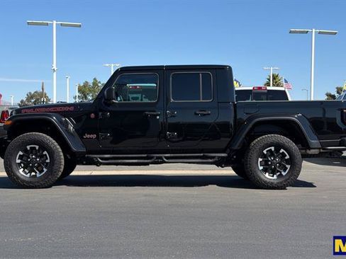 Used 2025 Jeep Gladiator Rubicon AWD/4WD image 7