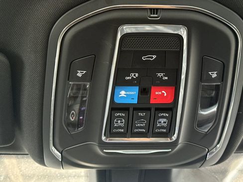 Used 2025 Jeep Grand Cherokee L Limited w/ Luxury Tech Group II AWD/4WD image 24