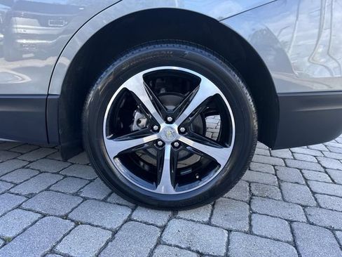 Used 2023 Chevrolet Equinox LT FWD image 11