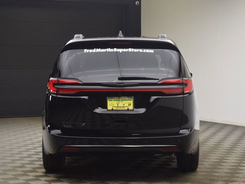 New 2026 Chrysler Pacifica Select w/ S Appearance Package image 11