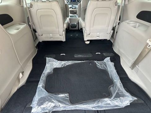 Used 2021 Chrysler Voyager Lxi image 21