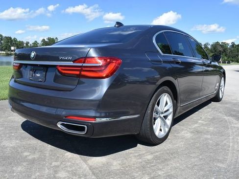 Used 2018 BMW 750i RWD image 5