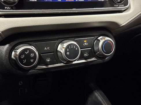 Used 2021 Nissan Versa SV image 16