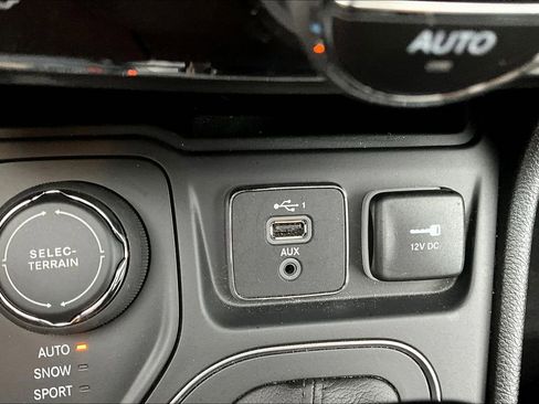 Used 2022 Jeep Cherokee Latitude Lux image 18