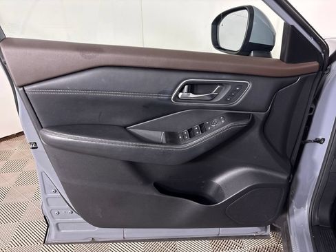 Used 2021 Nissan Rogue SL w/ Premium Package FWD image 17