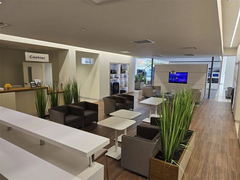 New 2026 Land Rover Range Rover Velar Dynamic SE image 26