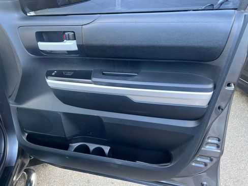 Used 2014 Toyota Tundra SR5 w/ SR5 Upgrade Package image 31