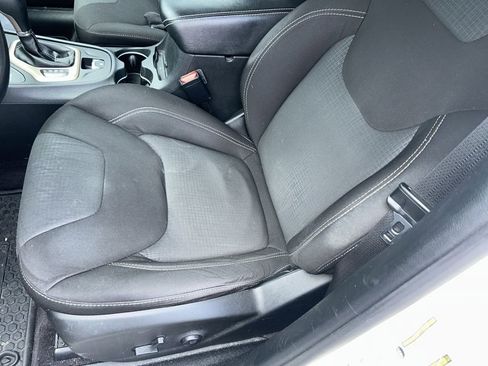 Used 2016 Jeep Cherokee Latitude w/ Comfort/Convenience Group AWD/4WD image 15